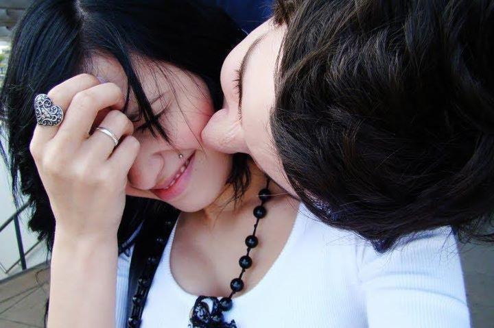 cute-kissing-whatsapp-dp-images