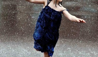 Girl in Rain Profile DP for Whatsapp and Facebook