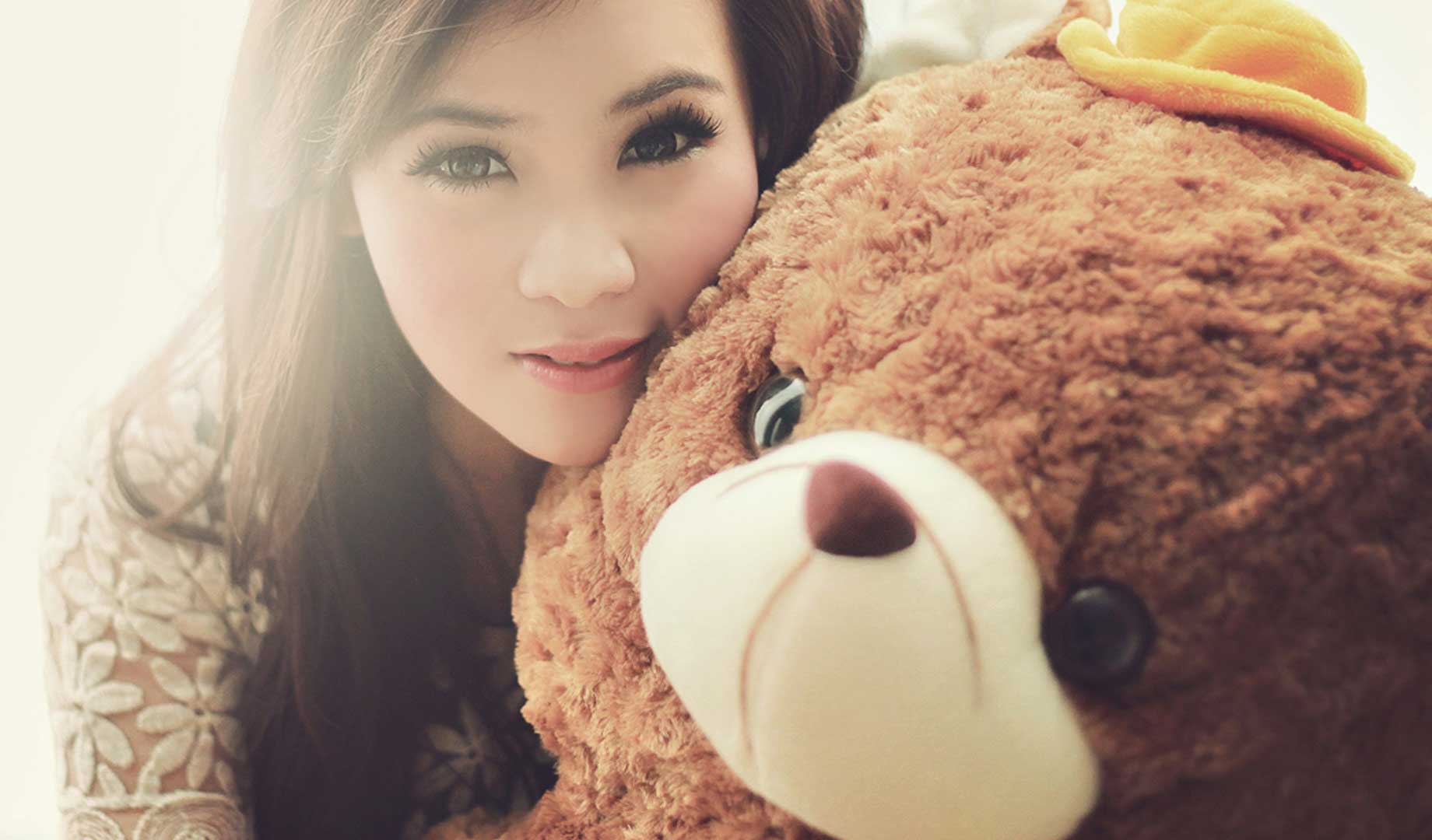 teddy-with-cute-girl-wallpaper